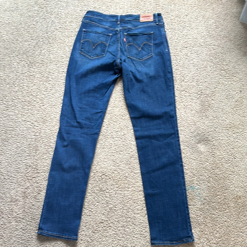 Levi’s - Picture 2 of 2